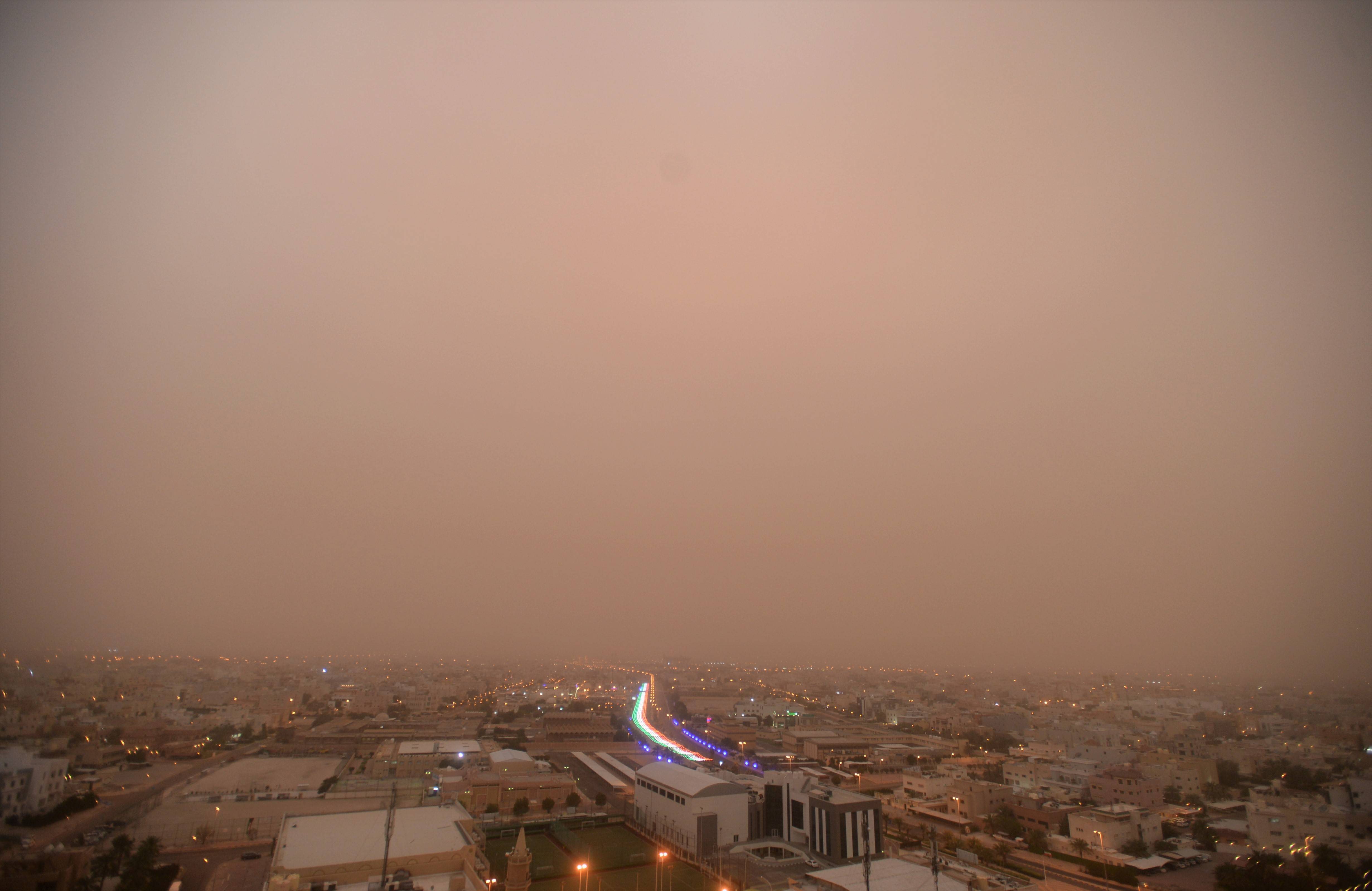 科威特城遭遇沙尘暴