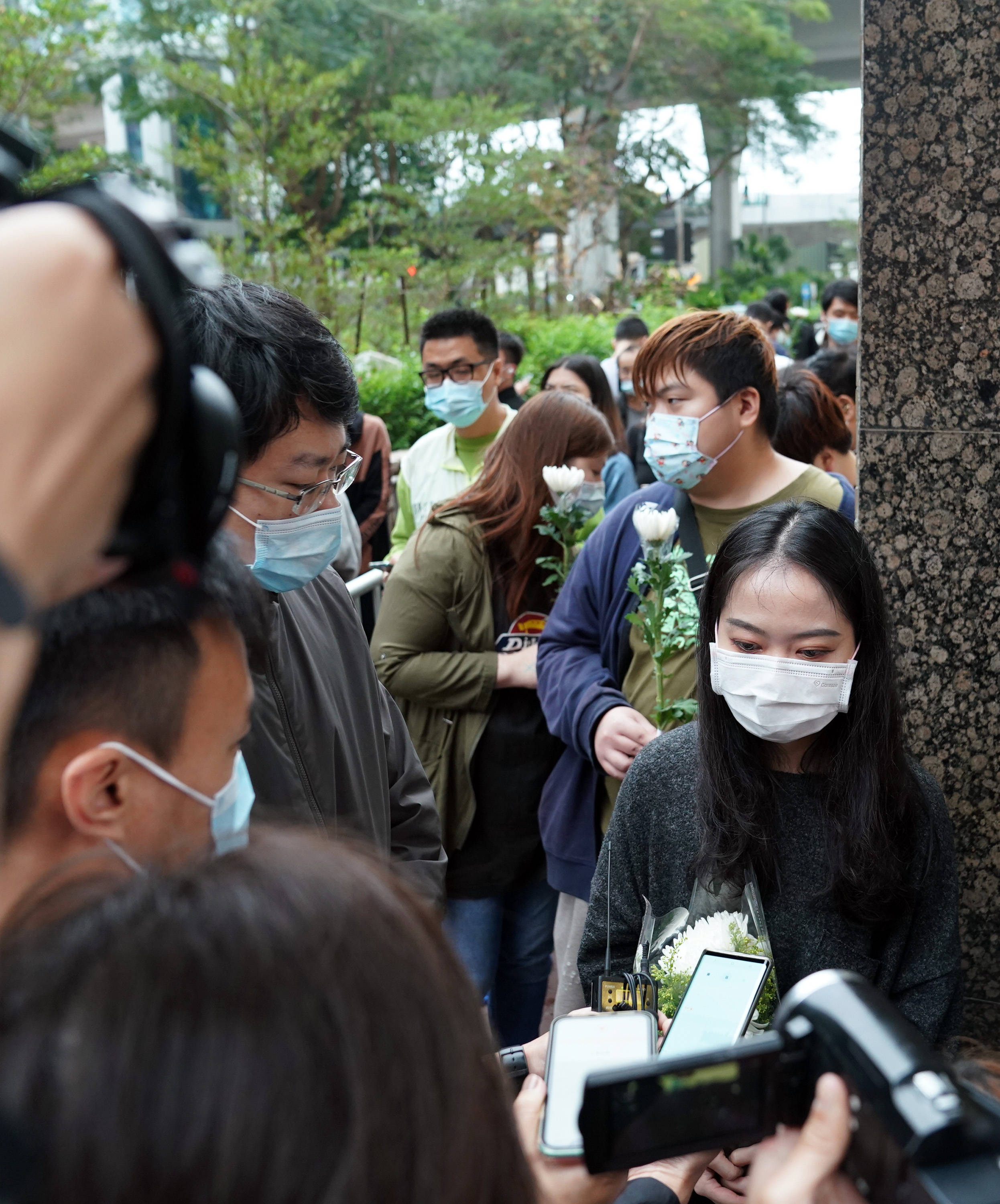 这是3月7日在位于香港红磡的世界殡仪馆拍摄的悼念花圈.