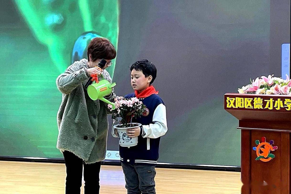 武汉市汉阳区德才小学,党史星光讲堂开讲,开展党史教育