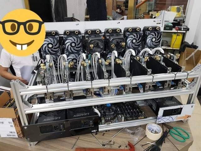 老哥|玩家自制10卡RTX 3090水冷矿机：造价25万打不住 满载也才50度