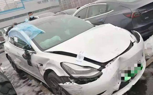 官方都刹不住了失控事故频发特斯拉的质量还靠得住几分