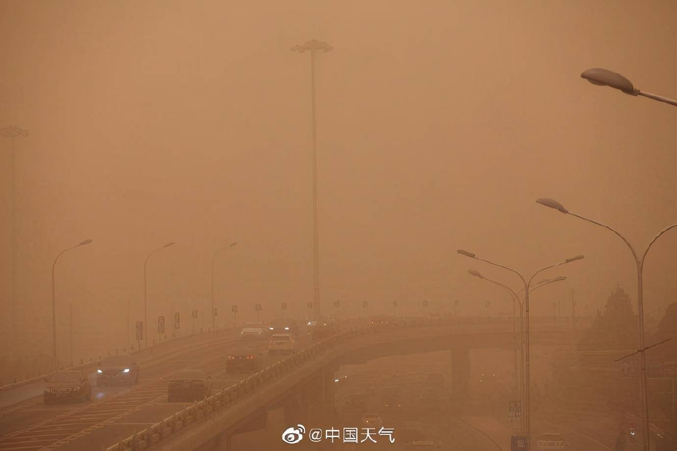 北方大範圍沙塵來襲北京空氣嚴重汙染內蒙古包頭緊急停課