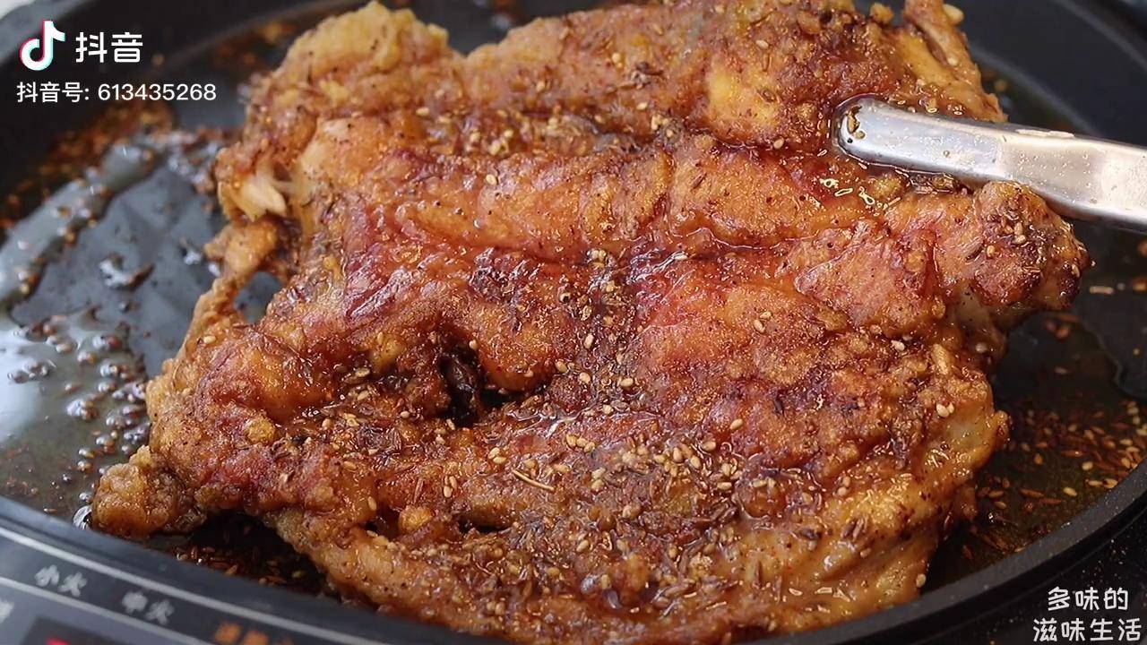过年在家馋了好几天的铁板孜然鸡架今天安排上了外焦里嫩太好吃了鸡架