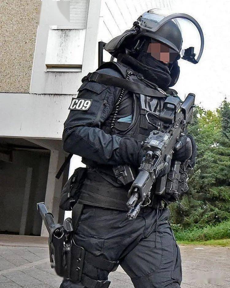 【法国raid图集】黑衣黑甲黑盔黑盾 绝对够酷