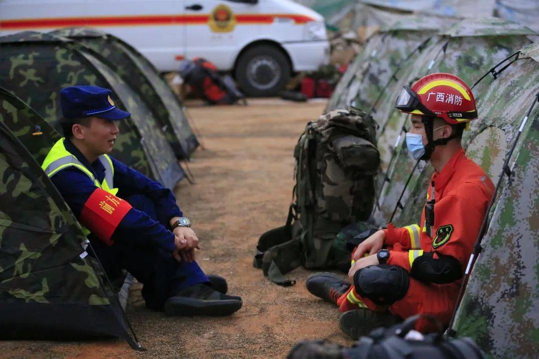 图|战地谈心图|心理专家开展心理疏导每日一星3月16日"每日一星:杨
