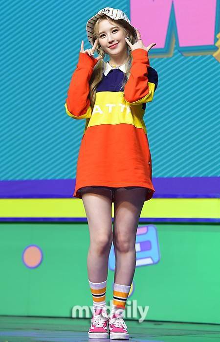 mdphoto韩国女团weekly第三张迷你专辑weplay发布会