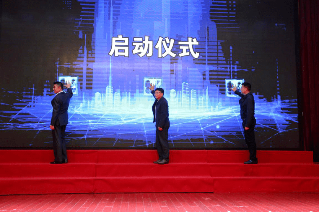 现场省司法厅,宁波市司法局以及奉化区领导共同按下启动仪式按钮,全省