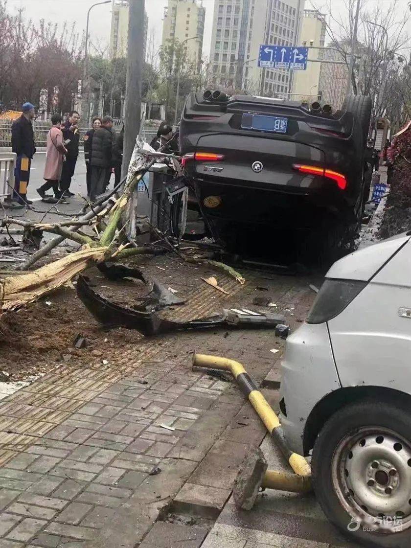 这是起飞失败吗宁波七中边一辆宝马使劲加速结局