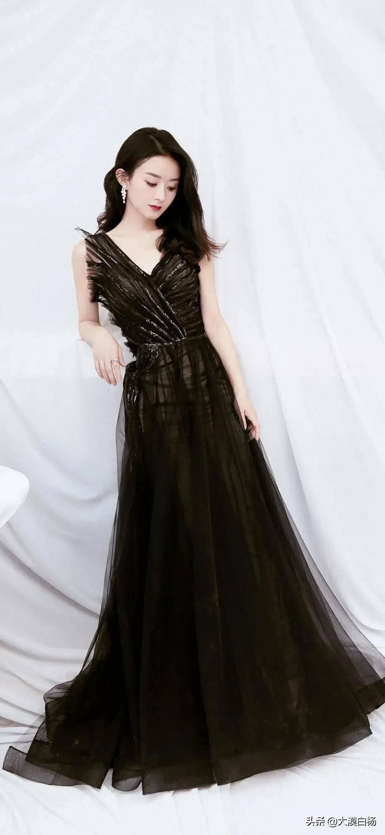 绝美颖宝经典高清手机壁纸_礼服