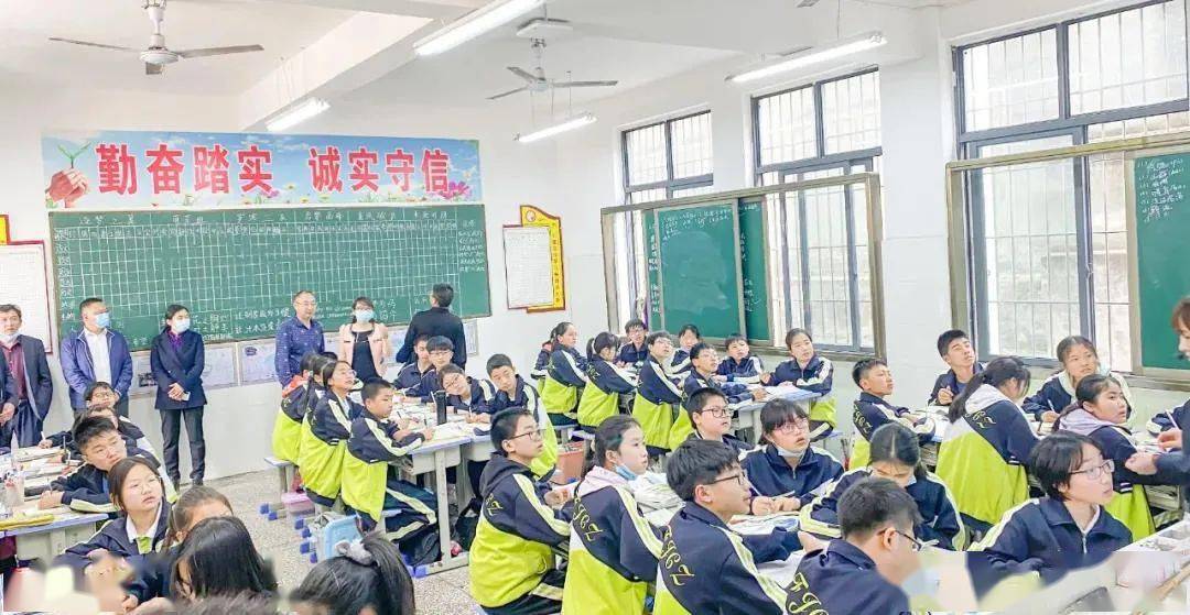 局长刘兵率队赴仁寿县参观华兴中学,富加初中和东方红小学"五育"课堂