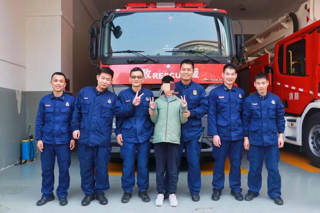 招呼他熟门熟路地跑进消防站出现了一个小小的身影在宁波市海曙区天一