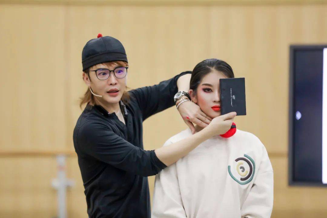 遇见更"专业"的自己|舞台妆面大师课-尚涛_化妆