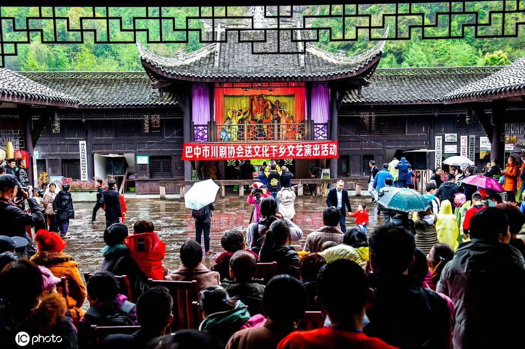 四川通江传统古村落美如画卷 多彩活动吸引游客参观游玩