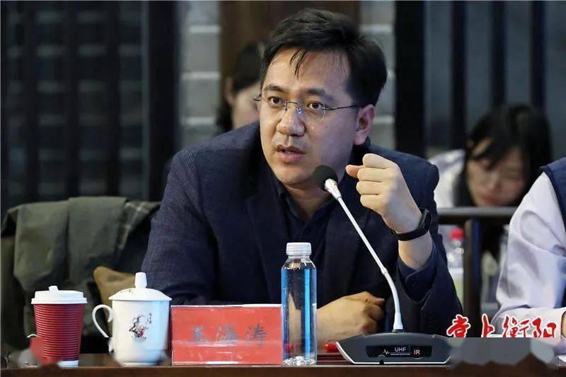 潘德亨市直单位负责人▲珠晖区副区长 陈燕路演企业负责人▲外企德科