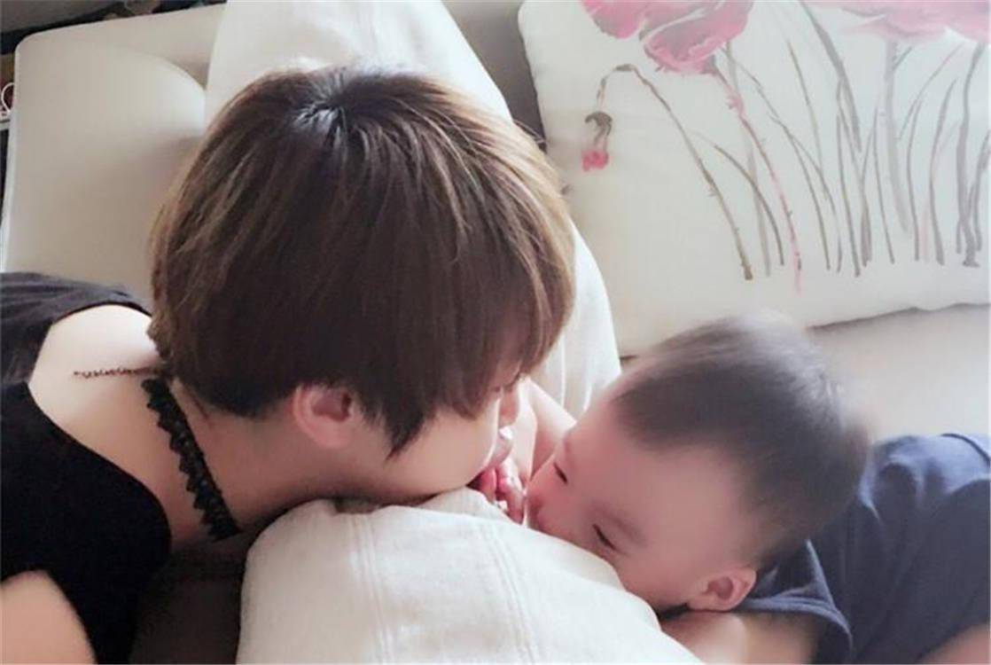 吴京谢楠生完二胎后5岁大儿子突然不会走路了原因令父母羞愧