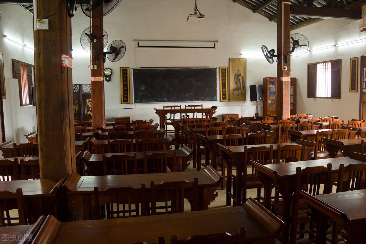 文昌自古崇文重教,家再穷也要送儿上学堂,这是中国唯一不开正门的孔庙