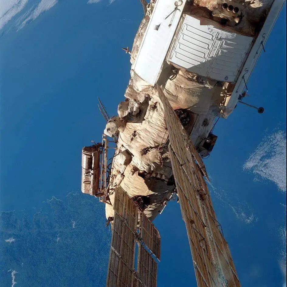 和平号空间站丨星空探索的先驱逐梦太空的传奇