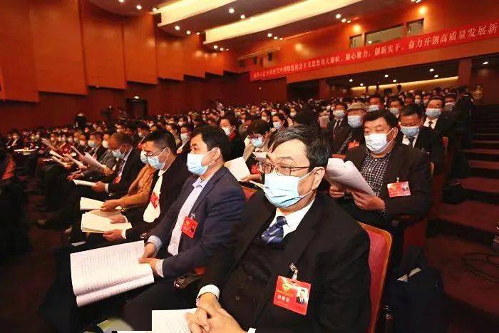 政协第十三届潍坊市委员会第五次会议应出席委员542人,实到委员475人
