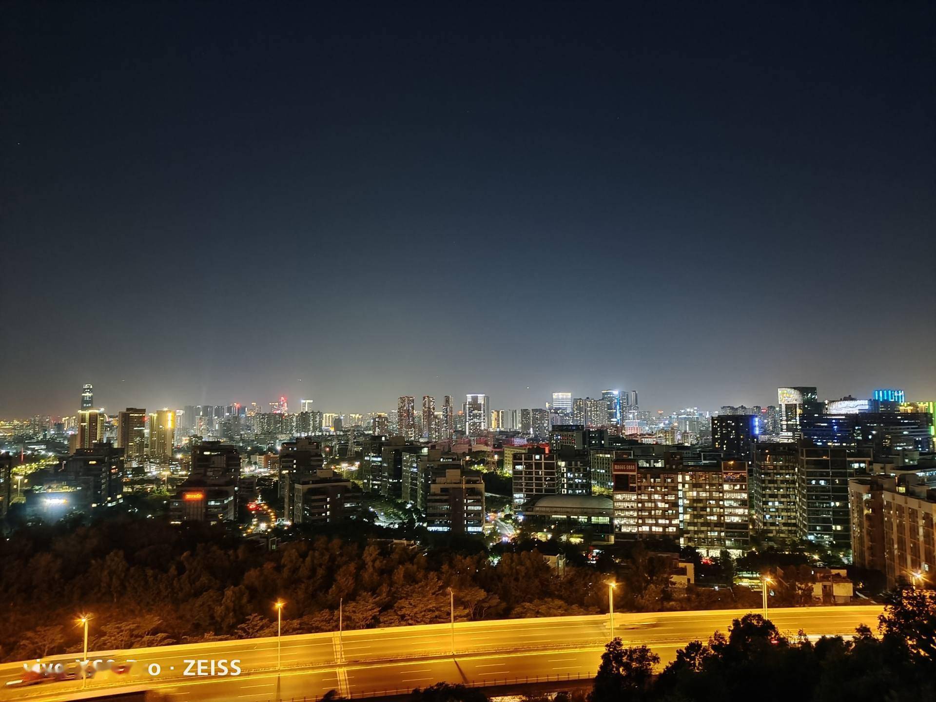 普通夜景模式青橙风格赛博朋克风格在超广角拍照方面,vivo x60 pro