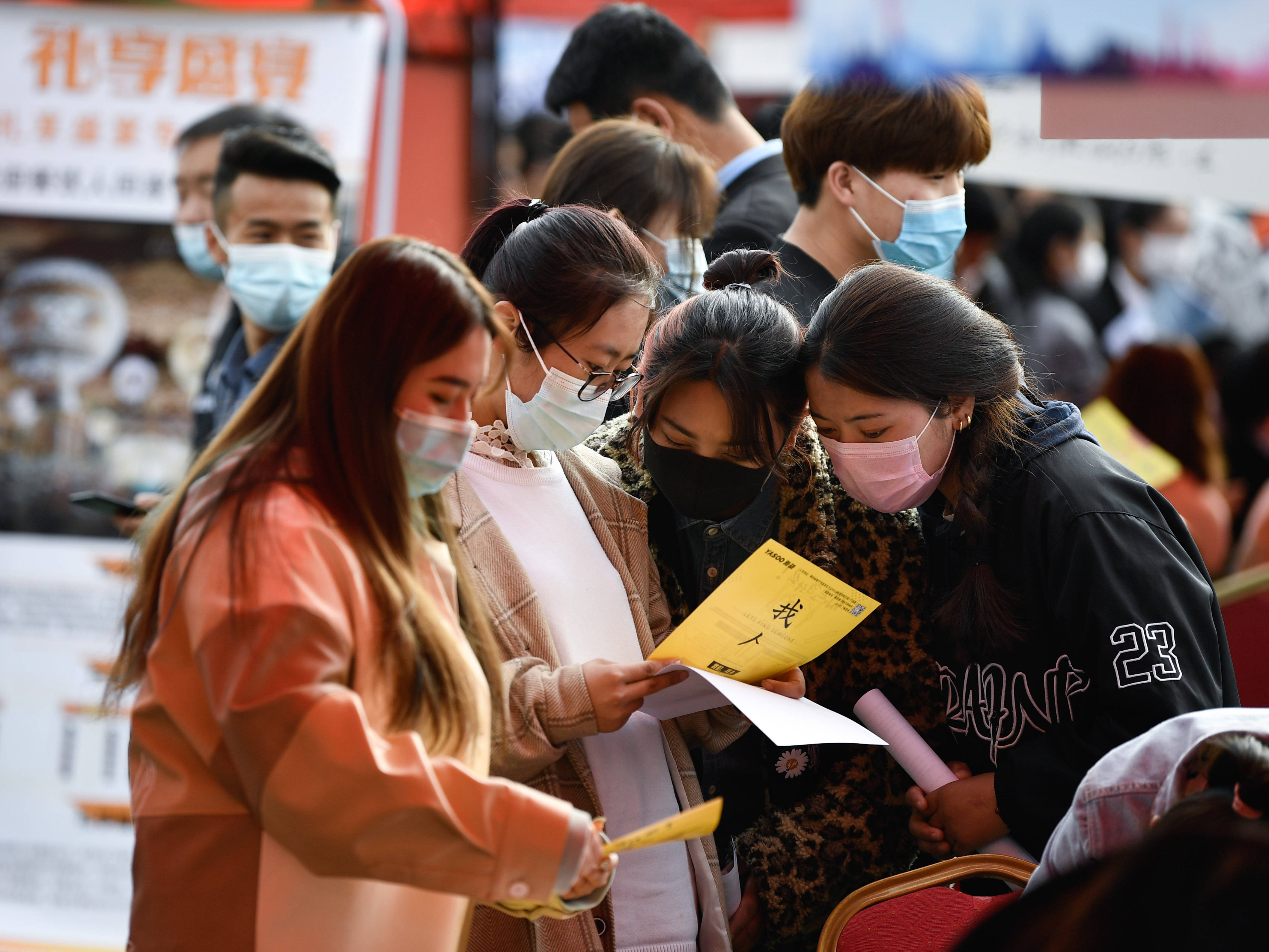 大学实习是自己找还是学校找 ade73634b16047bda894d35d3cbd2027.jpeg