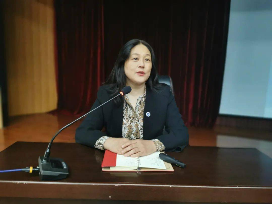 3月24日下午,学校教师发展中心顾问袁敏教授在松北校区报告厅作题为"