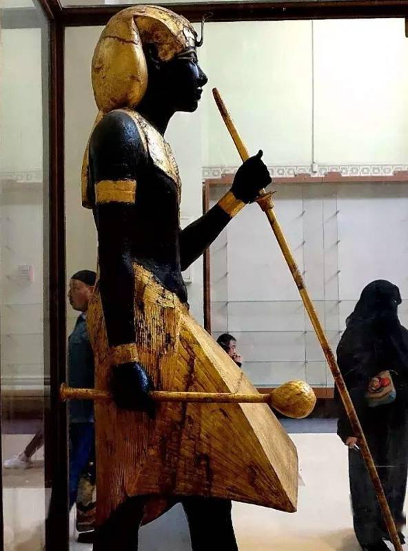 前1341-前1323年),是古埃及新王国时期第十八王朝的法老