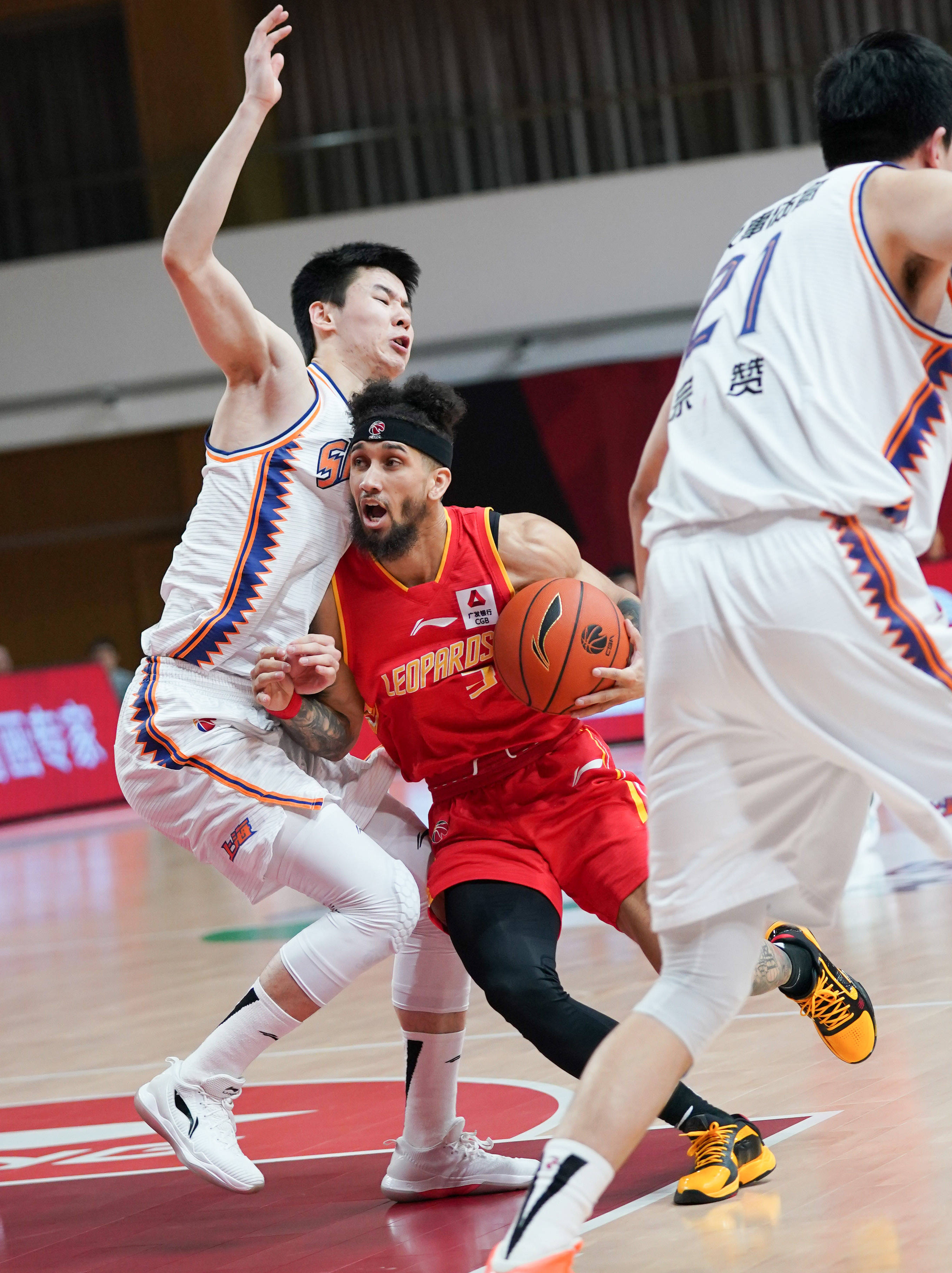 篮球——cba常规赛第四阶段深圳马可波罗胜上海久事