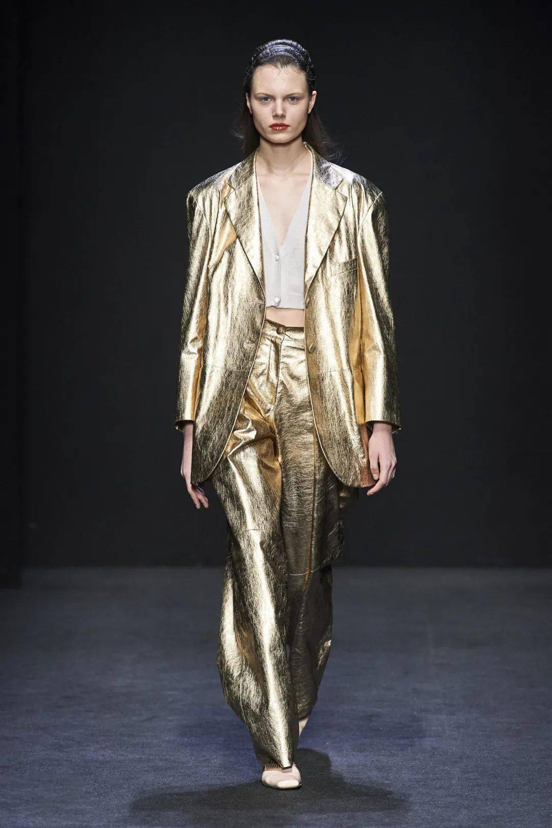 2020/21秋冬秀场进行分析2020/21秋冬秀场分析2021年秋季依然是一个没