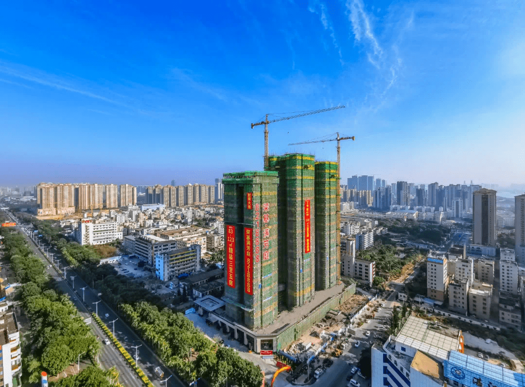 每个城市都有令人惊艳的人居作品,对湛江来说,荣基·满芳庭即是如此
