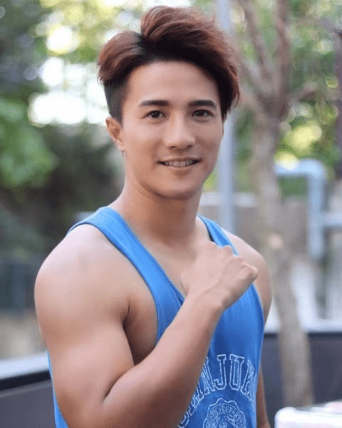 tvb小鲜肉黄庭锋记者会念错高层职位差一步在英国做职业球员