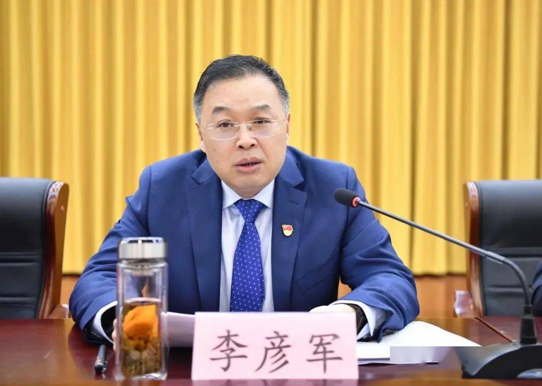 会上,县纪委副书记,县监委副主任白雪冰宣读了《关于表彰2020年度全县