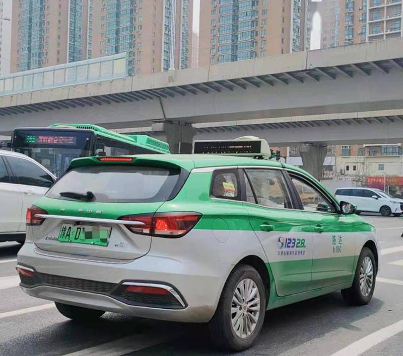 已经涨价郑州纯电动出租车起步价调至10元年底前新老计价方式并存