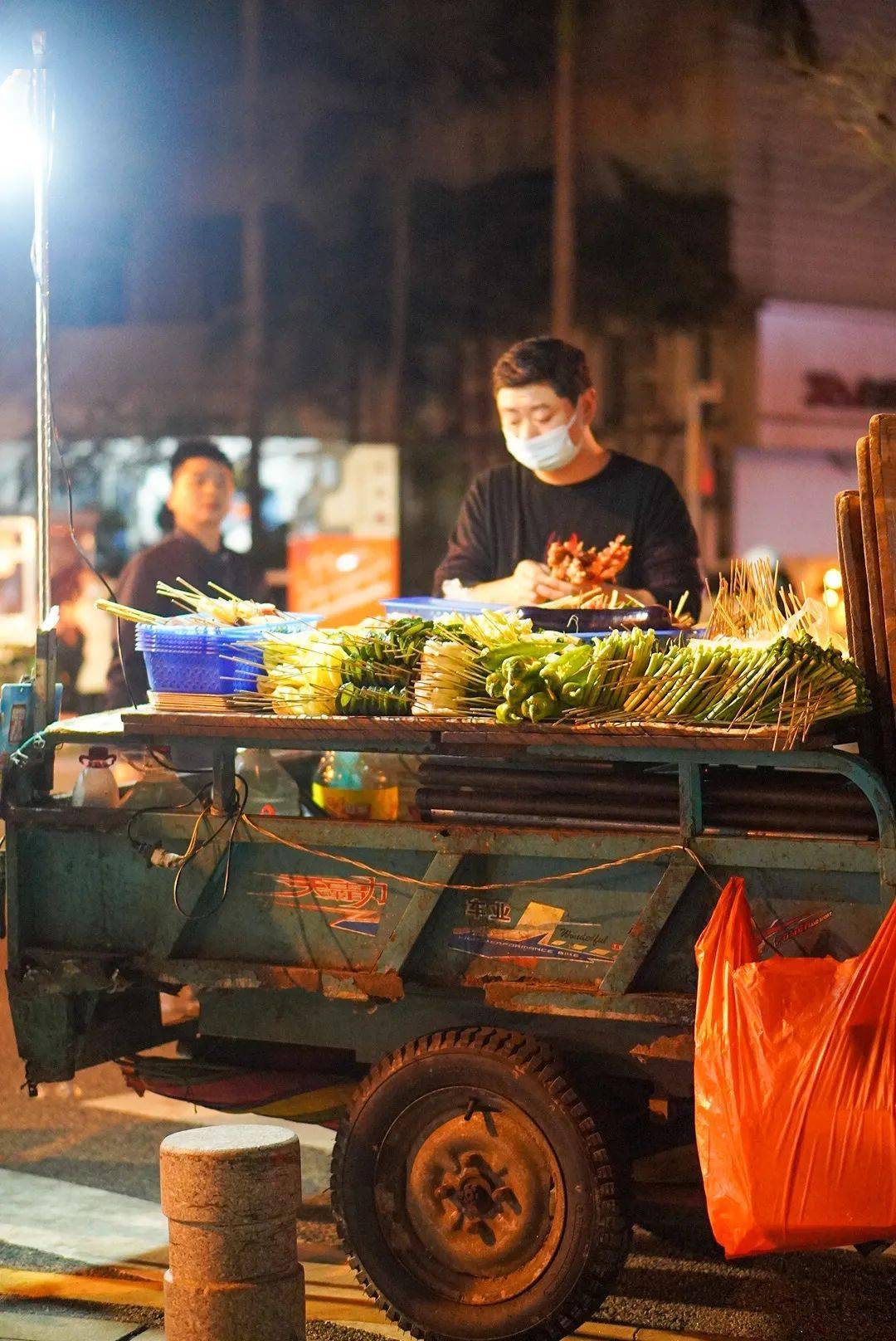 厦门这家深夜烧烤摊,被人追了15年!