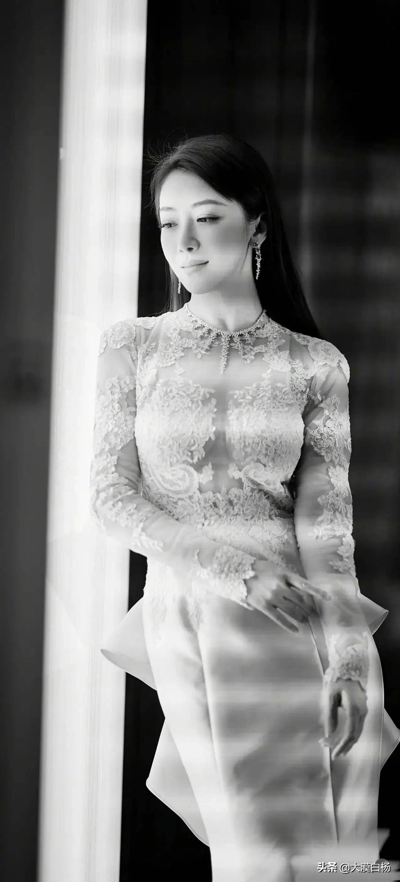 礼服和知性完美结合,陈紫函绝美超清手机壁纸_举报