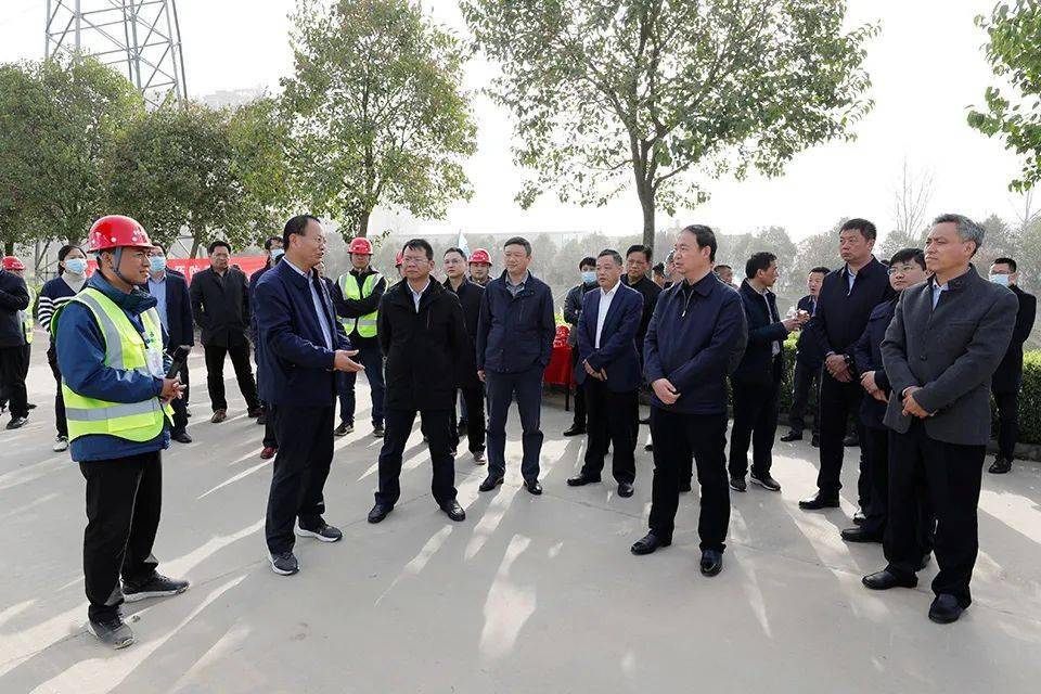 我县举行一季度贯彻六稳重点项目集中开工招商引资集中签约现场推进会