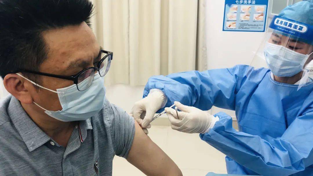 禅城区委常委,宣传部部长张红兵接种新冠疫苗