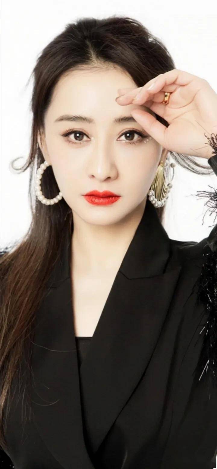 冻龄女神陈德容,简约时尚大气气质迷人,你的超清壁纸赶紧收藏.