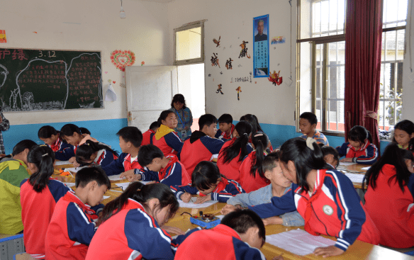 镇宁自治县妇联开展锦绣计划成果展民族文化进校园活动