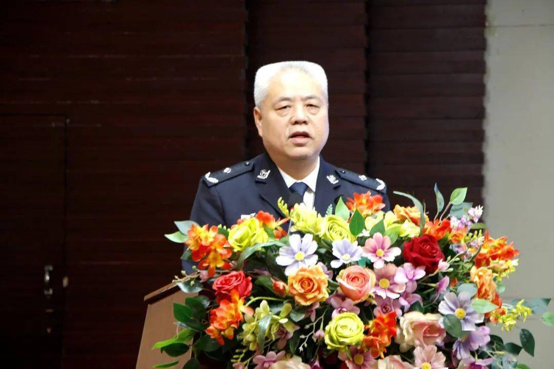 英模事迹李保山忠于职守四十年牢记使命保平安
