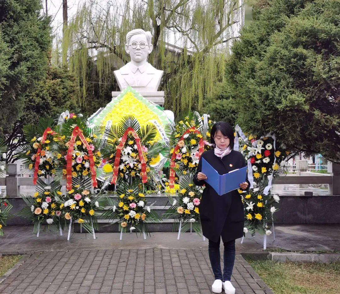 临夏青少年党史学习教育主题系列活动缅怀先烈学党史重温誓词强信念