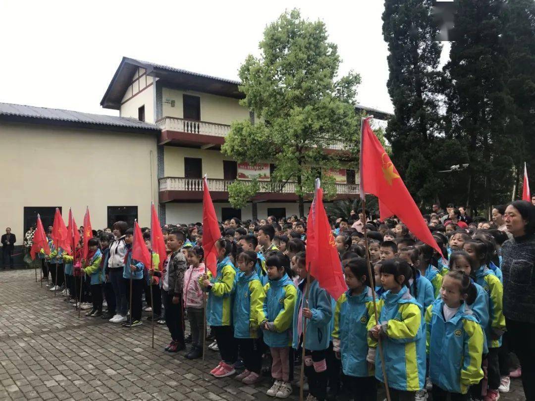 北碚区各中小学少先队积极开展红领巾心向党学习实践活动
