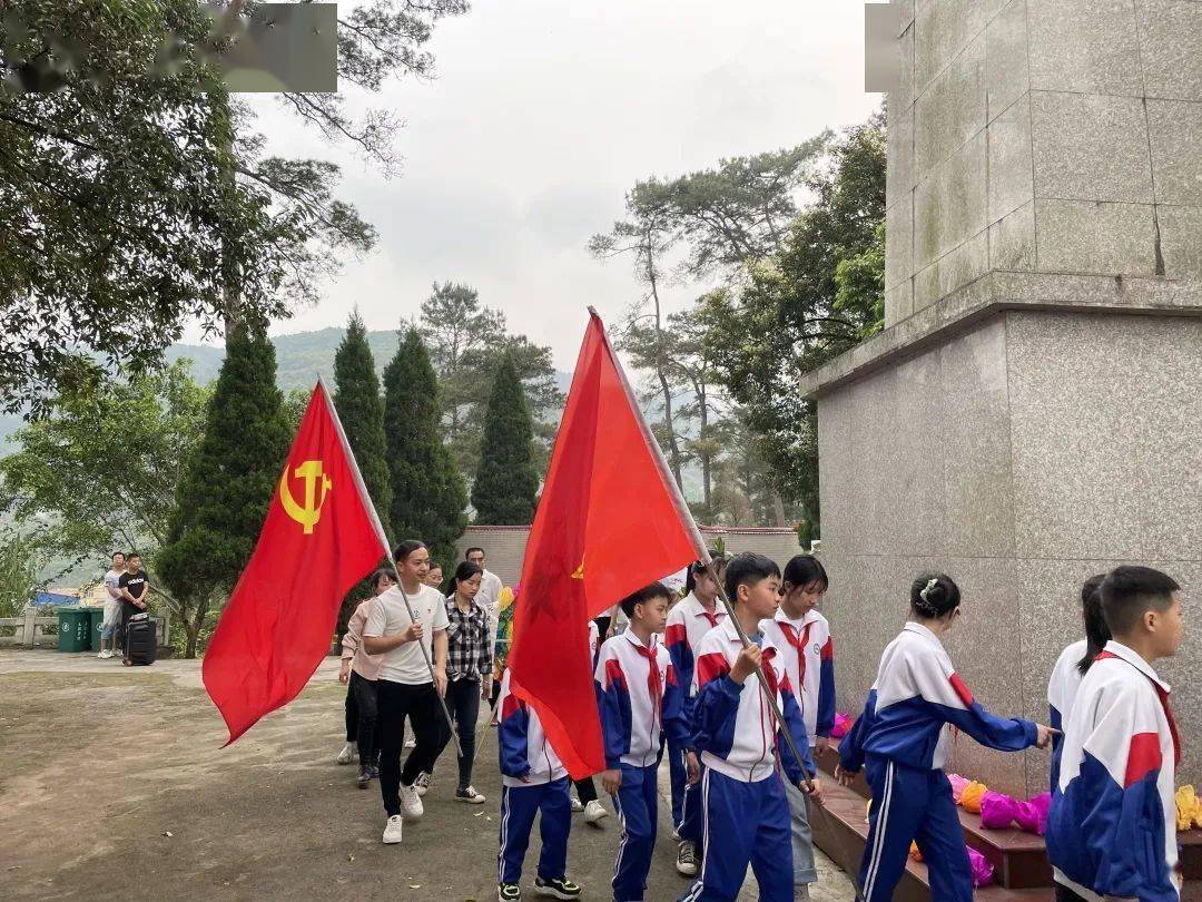 红领巾心向党好少年清明祭扫纪念活动