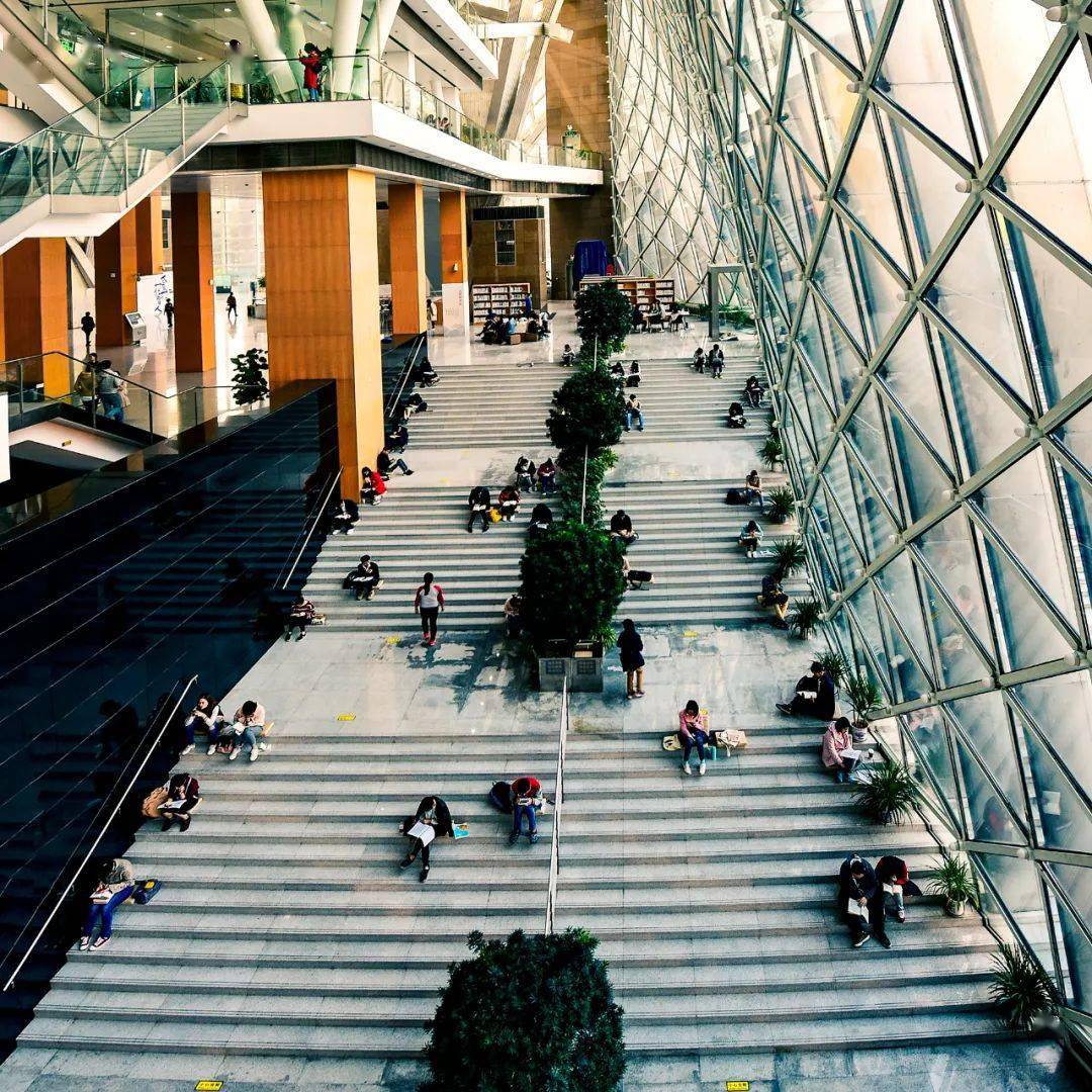 深圳书城是深圳出版发行集团旗下享誉国内外的现代化大型综合购书中心