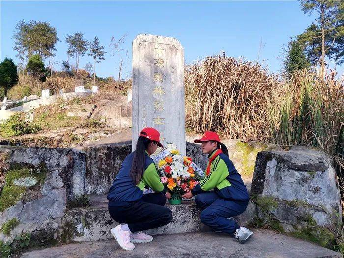 祭英烈,學黨史,跟黨走