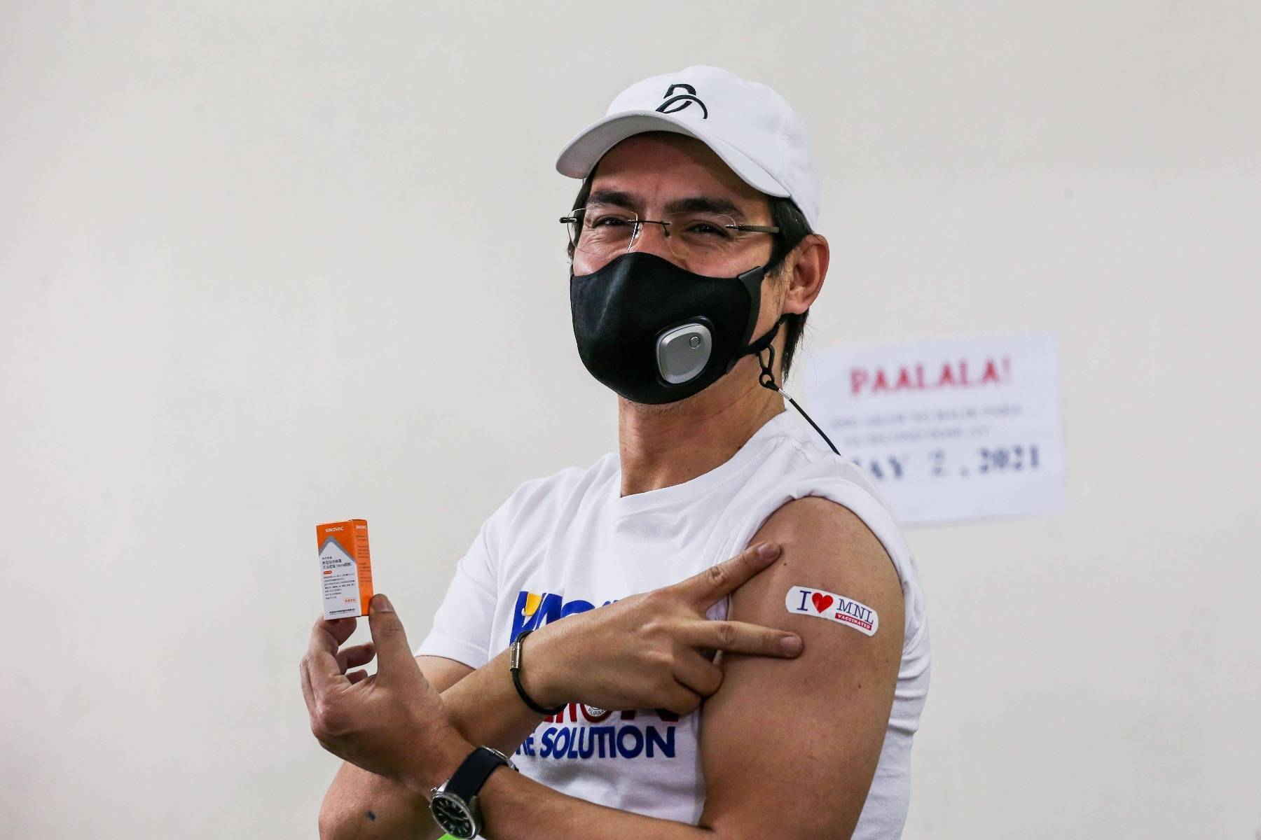 菲律宾马尼拉市市长莫雷诺接种中国科兴新冠疫苗