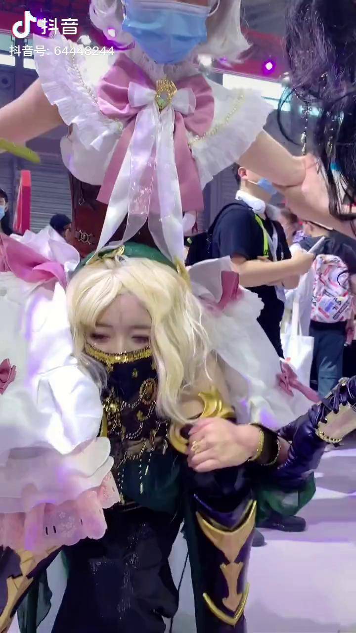 带着抖音逛漫展 chinajoy 发现个妹子很可爱,举走了