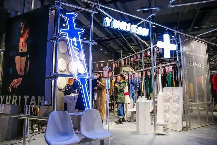 艺术 商业 ≠ 艺术装置,"策展型零售先行者" tx 淮海详解!_空间