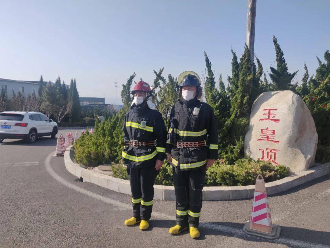 龍王塘消防救援站則對玉皇頂公墓和烈士陵園及旅遊景點進行了駐車執勤