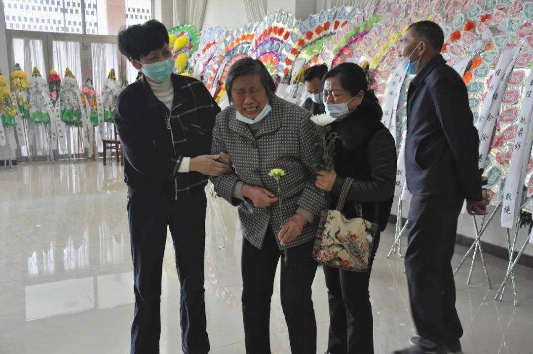因公牺牲民警徐涛同志遗体告别仪式昨日举行_桐城市