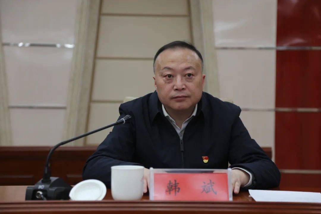 果洛州召开干部大会宣布州委主要领导职务调整决定